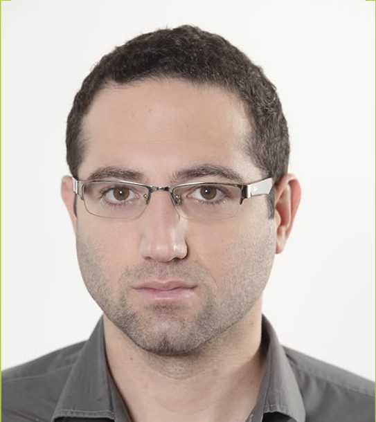 העיתונאי אבי בר-אלי