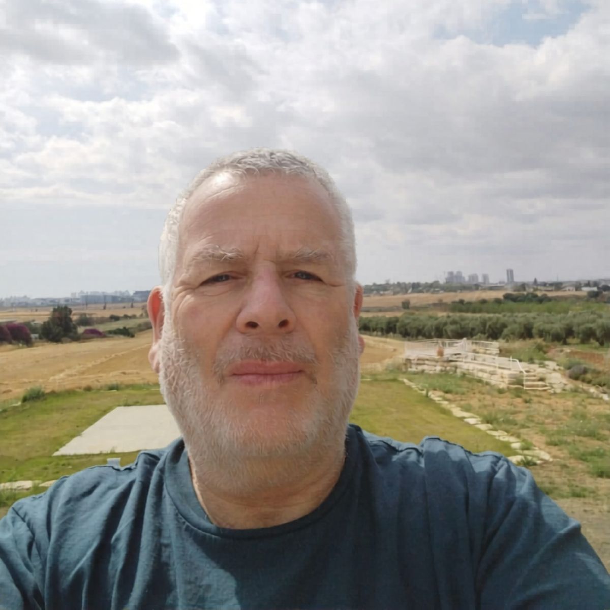 עמוס הר לב